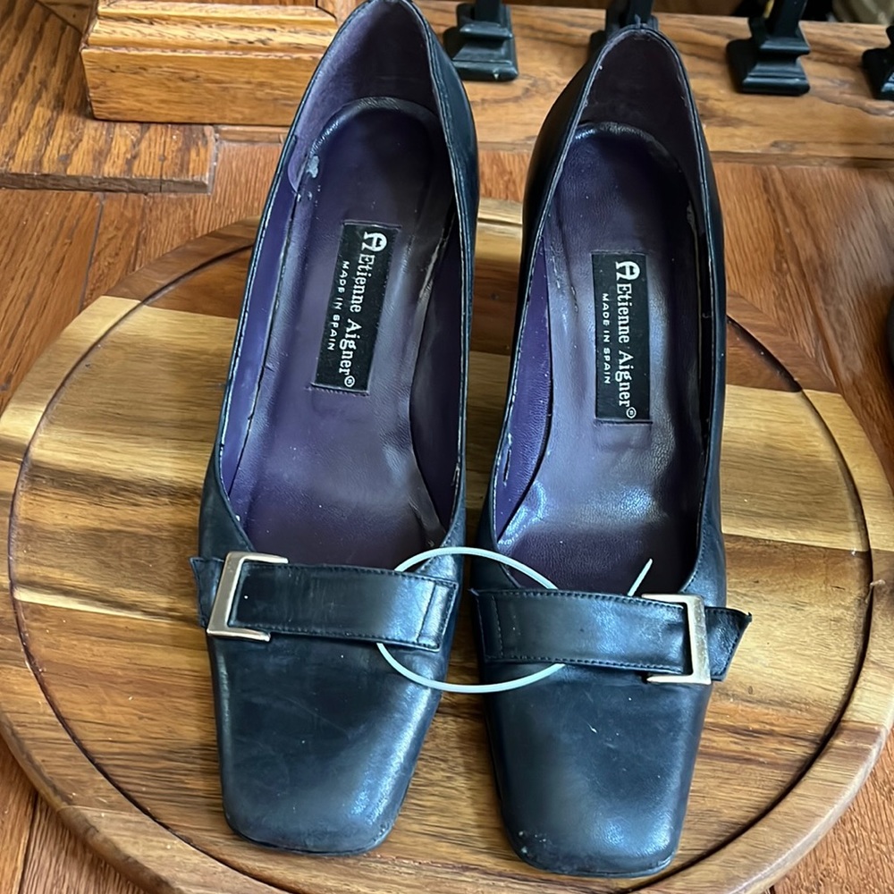 ETIENNE AIGNER NAVY LEATHER HEELS